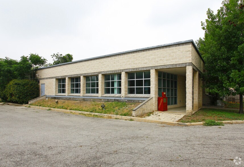 More Photos Of 333 S Hackberry St, San Antonio Medical For Lease
