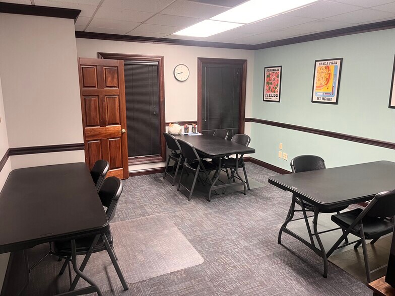 More Photos Of 2495 S Walnut Street Pike, Bloomington Office Residential For Lease