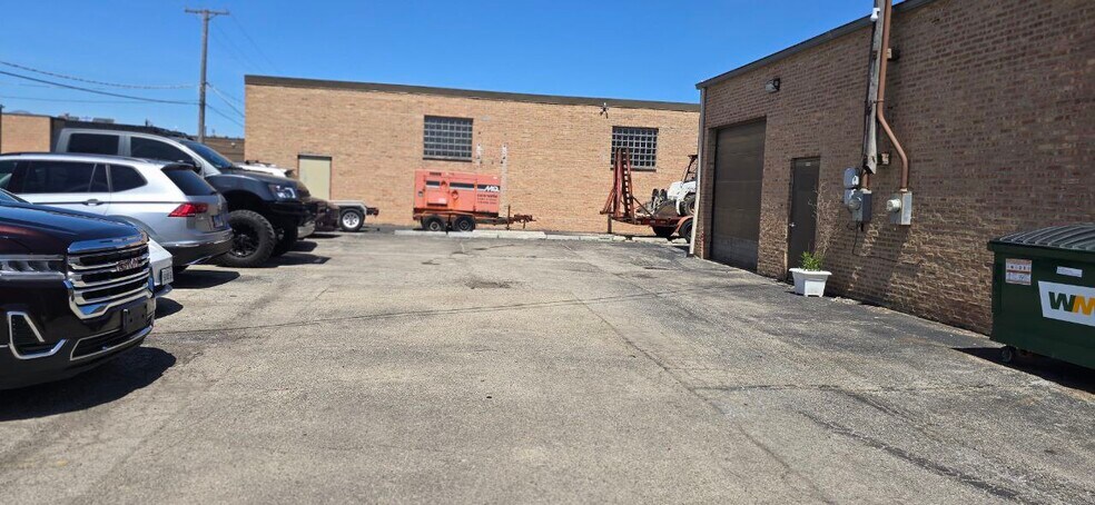 More Photos Of 188 Seegers Ave, Elk Grove Village Flex For Sale