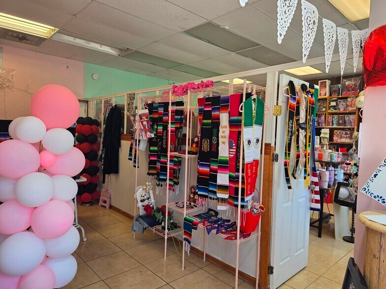 More Photos Of 3839-3841 N Kedzie Ave, Chicago Office For Sale