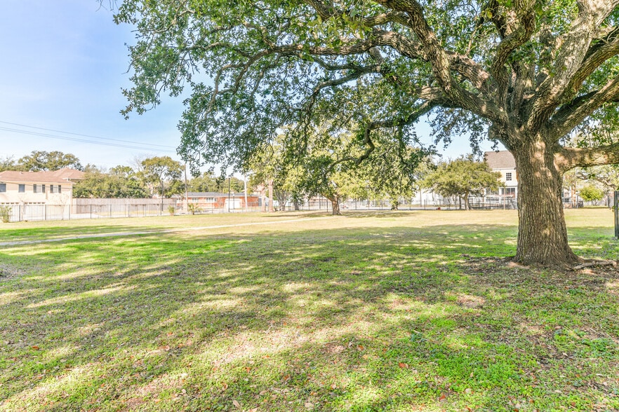 More Photos Of 1424 45th st, Galveston Land For Sale