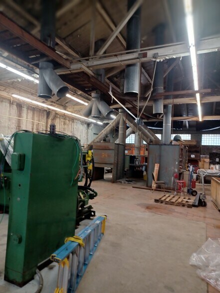 More Photos Of 419 S Broad St, Klamath Falls Light Distribution For Sale