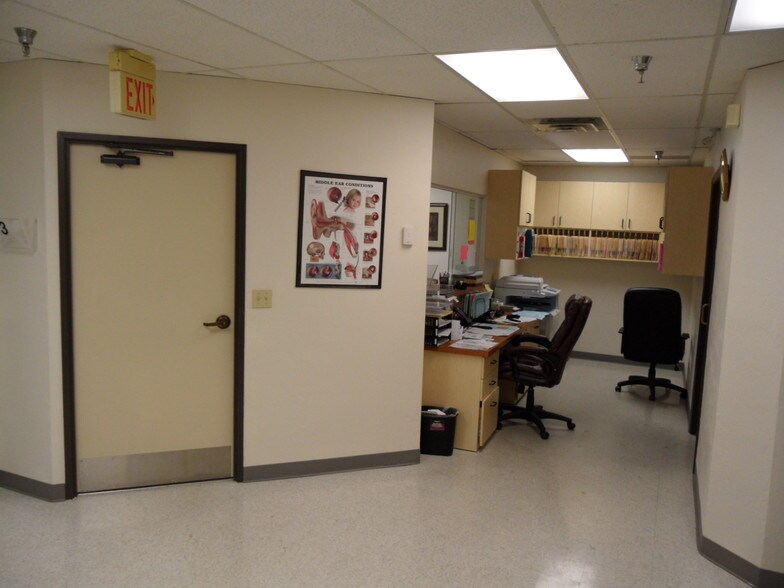 More Photos Of 16601 N 40th St, Phoenix Medical For Lease