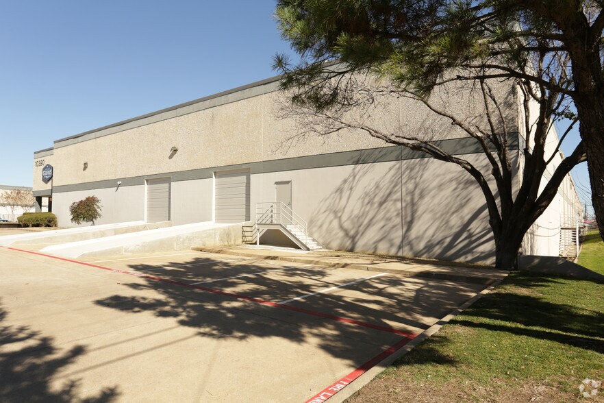 More Photos Of 10390 Shady Trl, Dallas Distribution For Lease