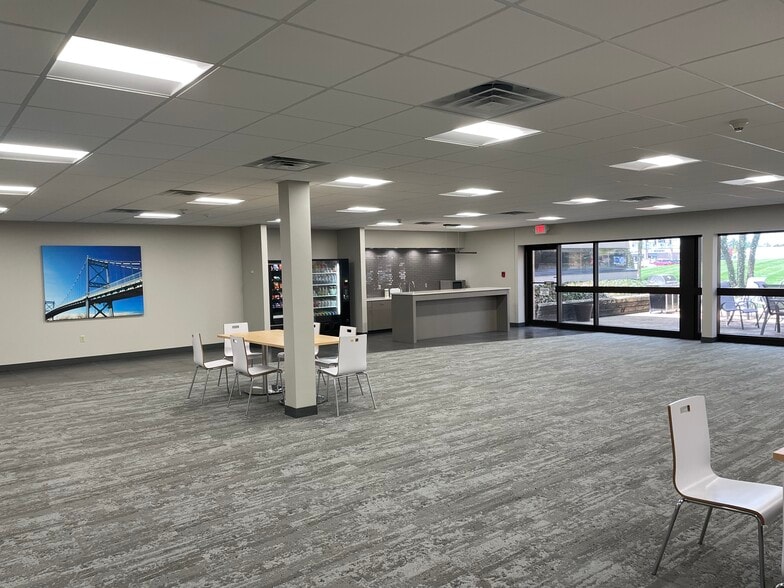 More Photos Of 480 W Dussel Dr, Maumee Office For Lease