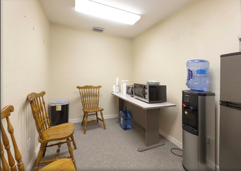 More Photos Of 1203 SE 9th Ter, Cape Coral Light Distribution For Lease