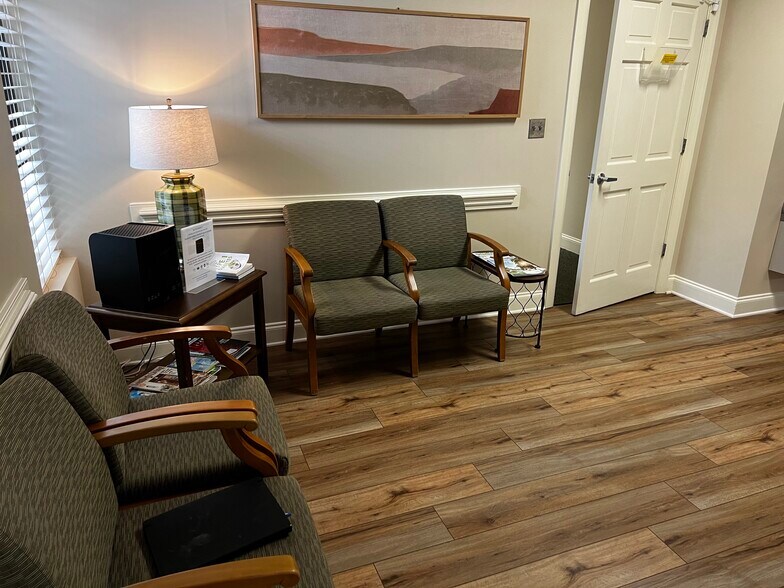 More Photos Of 1258 Mann Dr, Matthews Medical For Sale