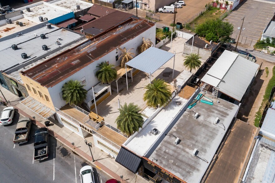 More Photos Of 312 S 17th St, McAllen Bar For Sale