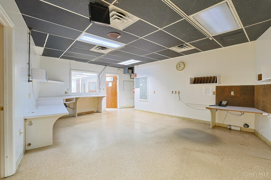 More Photos Of 2108 Central Pky, Cincinnati Loft Creative Space For Sale