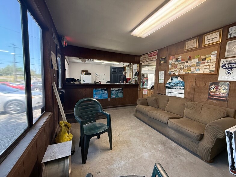 More Photos Of 916 Pleasant Grove Rd, Westmoreland General Retail For Sale