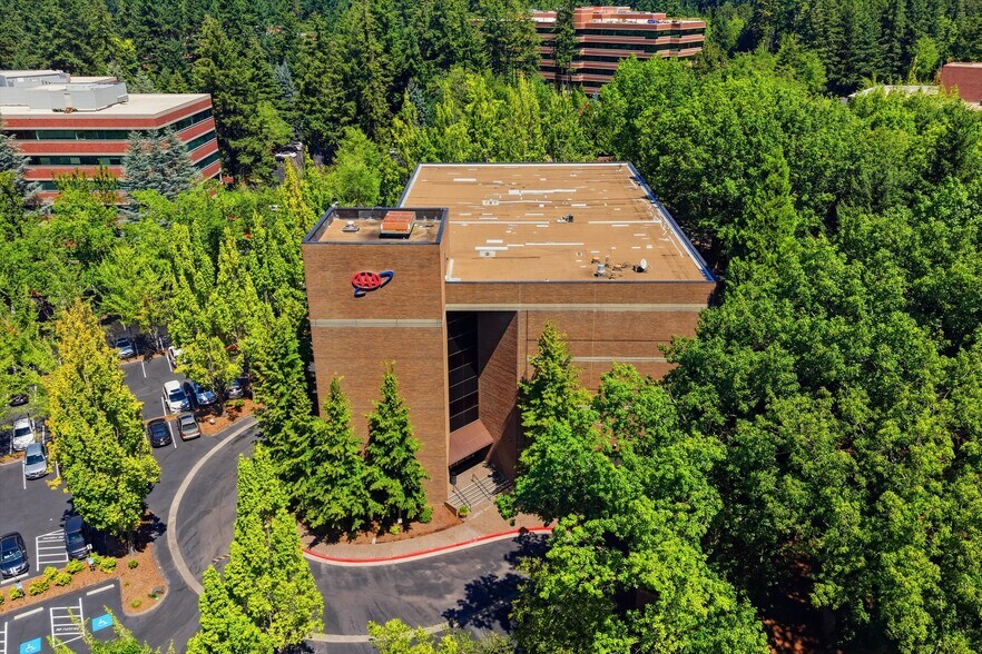 Primary Photo Of 6 Centerpointe Dr, Lake Oswego Office For Lease