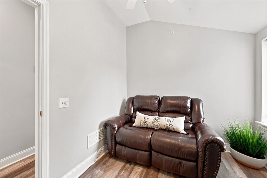 More Photos Of 103 Garris Rd, Downingtown Medical For Sale