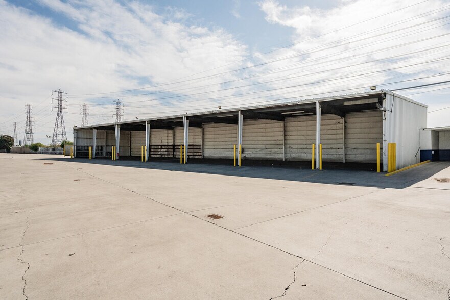 More Photos Of 1500 E Cerritos Ave, Anaheim Manufacturing For Lease