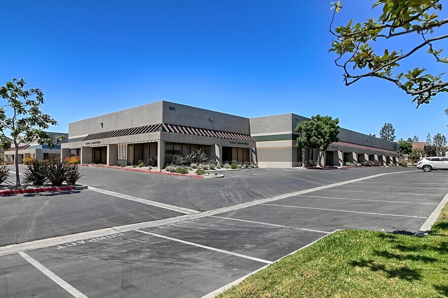 More Photos Of 1937 Goodyear Ave, Ventura Warehouse For Lease