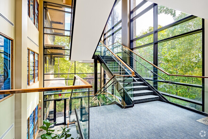 More Photos Of 25501 W Valley Pky, Olathe Unknown For Lease