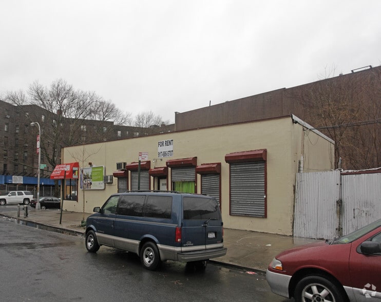 More Photos Of 12-15 40th Ave, Long Island City Storefront For Lease