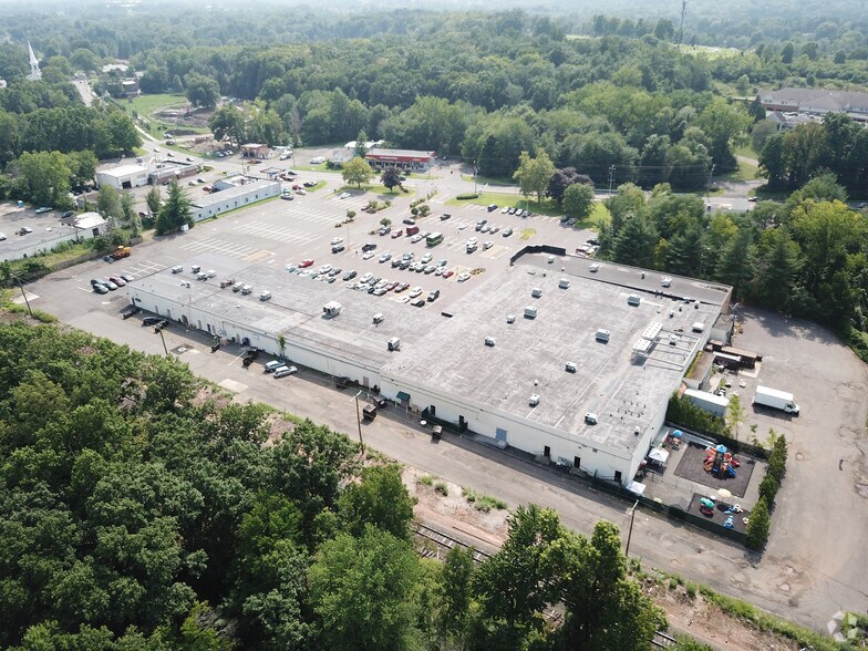 More Photos Of 38-40 Tunxis Ave, Bloomfield Unknown For Lease