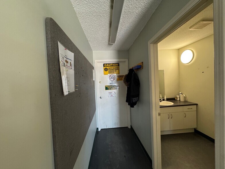 More Photos Of 5104 42 Av, Lloydminster Medical For Lease