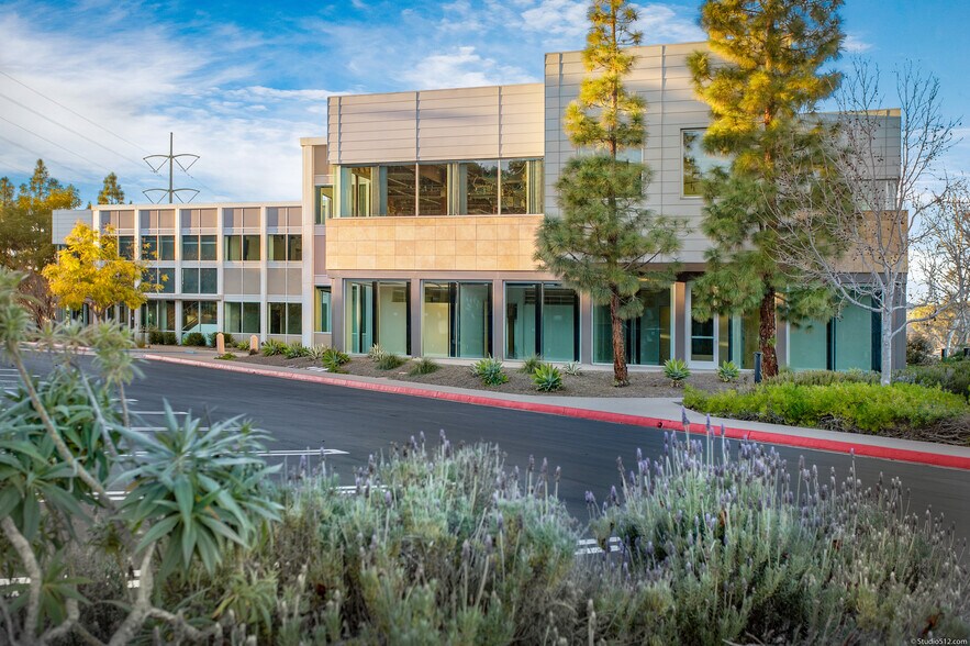 More Photos Of 10616 Scripps Summit Ct, San Diego Research And Development For Lease