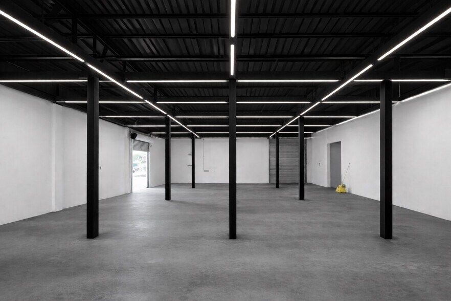 More Photos Of 715 5th St E, Bradenton Warehouse For Lease