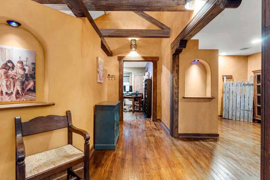 More Photos Of 3228 S Jamestown Ave, Tulsa Medical For Sale