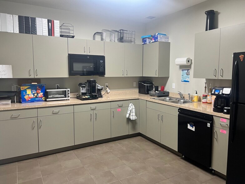 More Photos Of 4546 Roger B Chaffee Memorial Dr SE, Grand Rapids Warehouse For Sale