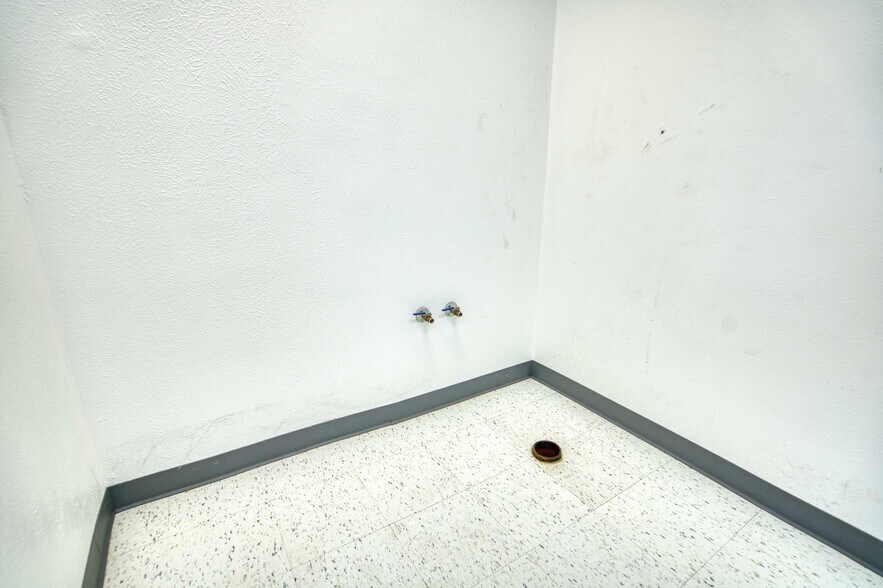 More Photos Of 1700 55th St, Boulder Industrial For Sale