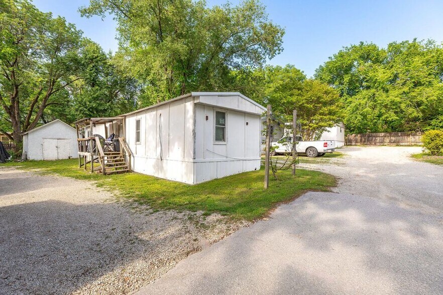 More Photos Of 153 Laclede Ln, Hollister Manufactured Housing Mobile Home Park For Sale