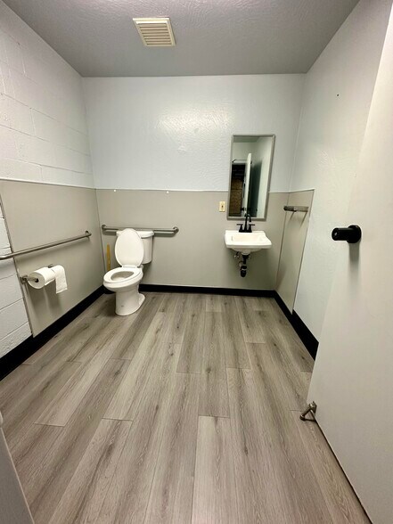 More Photos Of 612 Buena Vista Ave, Stockton Warehouse For Lease