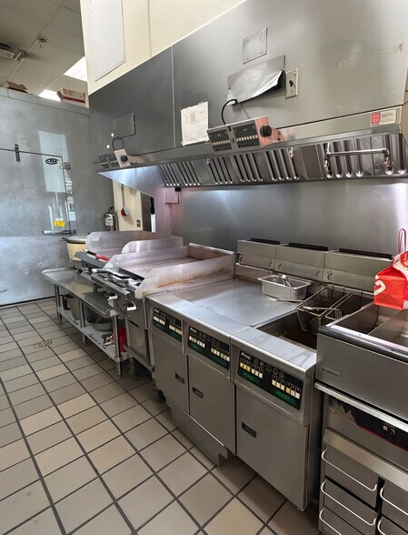 More Photos Of 1611 Broadway, Brooklyn General Retail For Lease