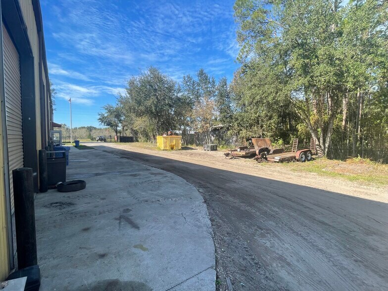 More Photos Of 875 Lakeview Dr, Deland Warehouse For Sale