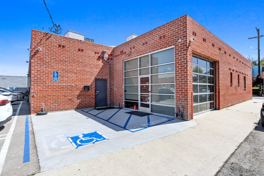 Primary Photo Of 523 Victoria Ave, Venice Loft Creative Space For Lease