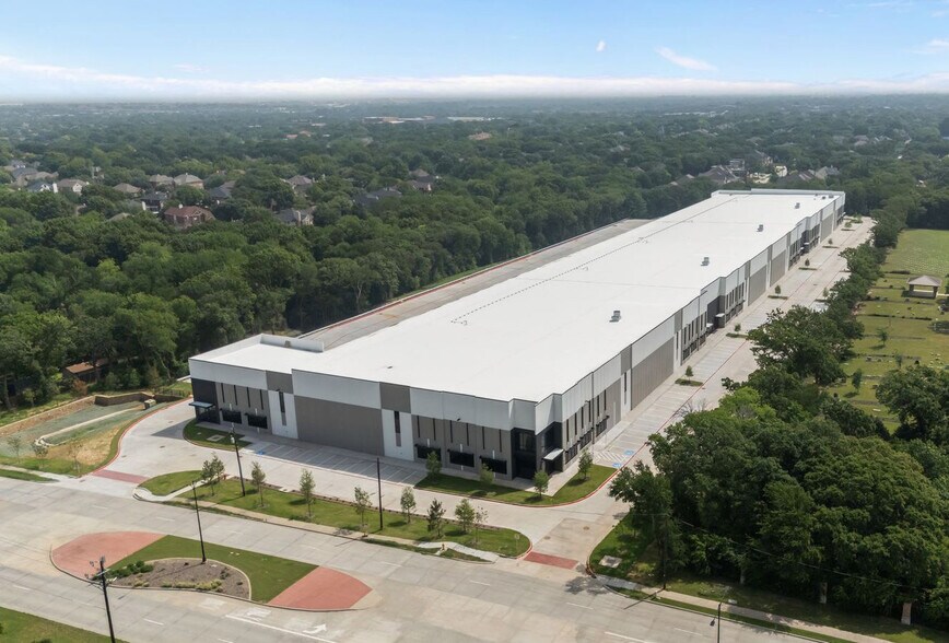 More Photos Of 300 N Freeport Pky, Coppell Distribution For Sale