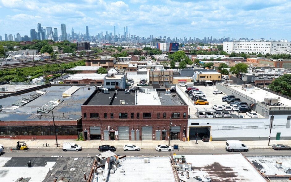 More Photos Of 3718 57th St, Woodside Distribution For Sale