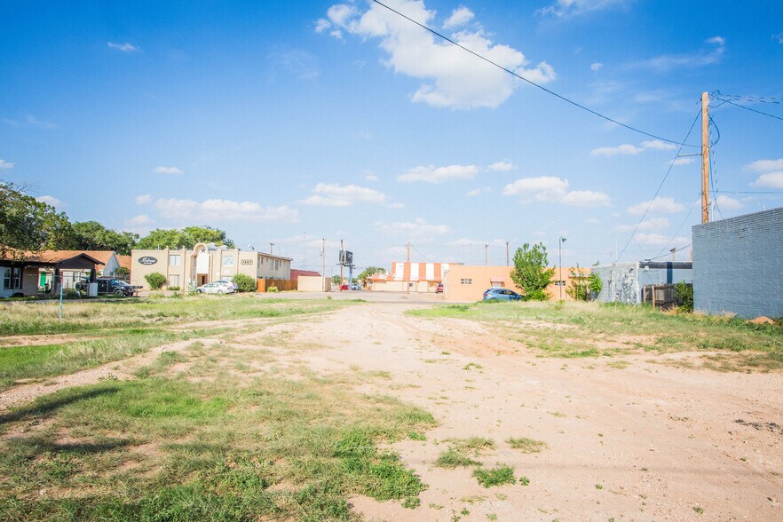 More Photos Of 1812 Avenue R, Lubbock Office For Sale