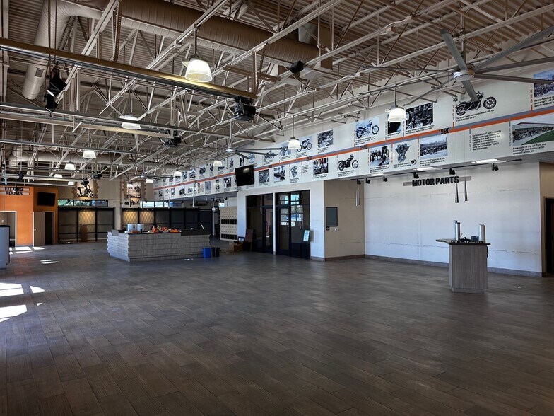 More Photos Of 7503 E 22nd St, Tucson Auto Dealership For Lease