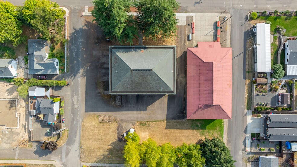 More Photos Of 229 E Monroe St, Carlton Apartments For Sale