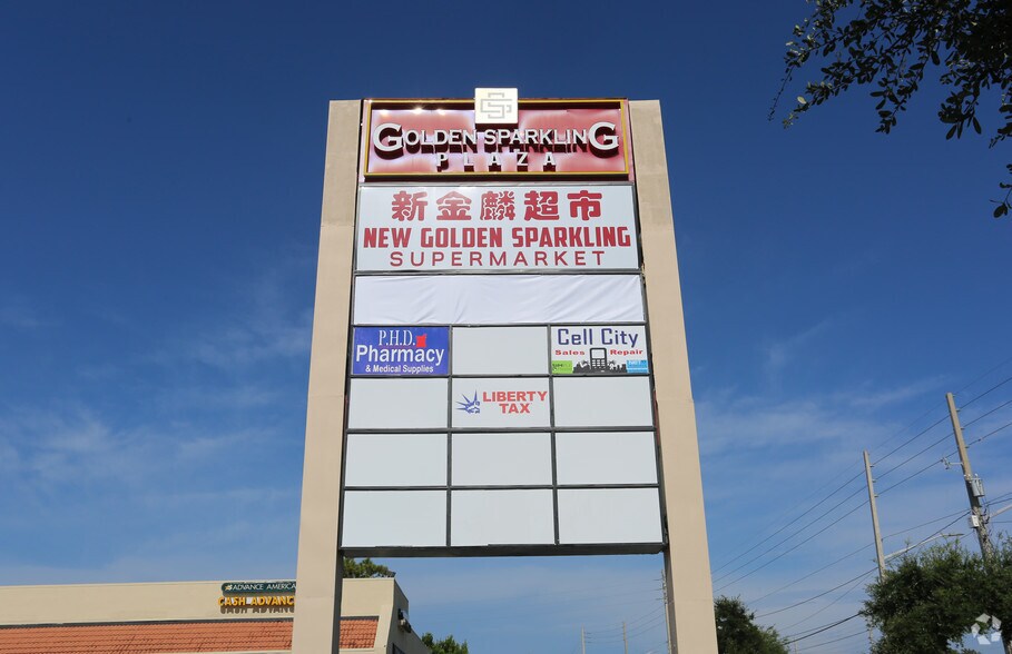 More Photos Of 5600 W Colonial Dr, Orlando General Retail For Lease