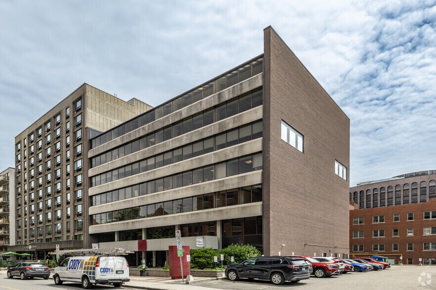 Primary Photo Of 222 Somerset St W, Ottawa Office For Lease