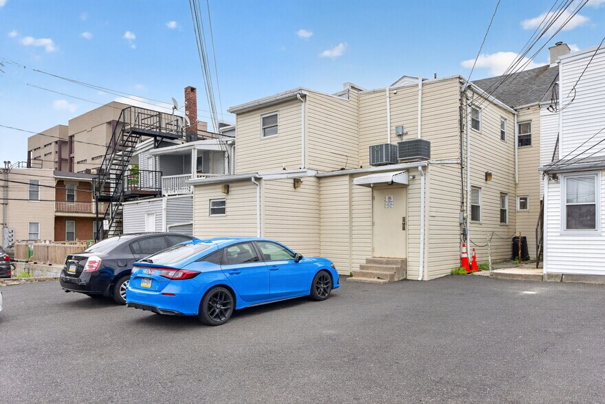 More Photos Of 449-451 W Linden St, Allentown Office For Sale