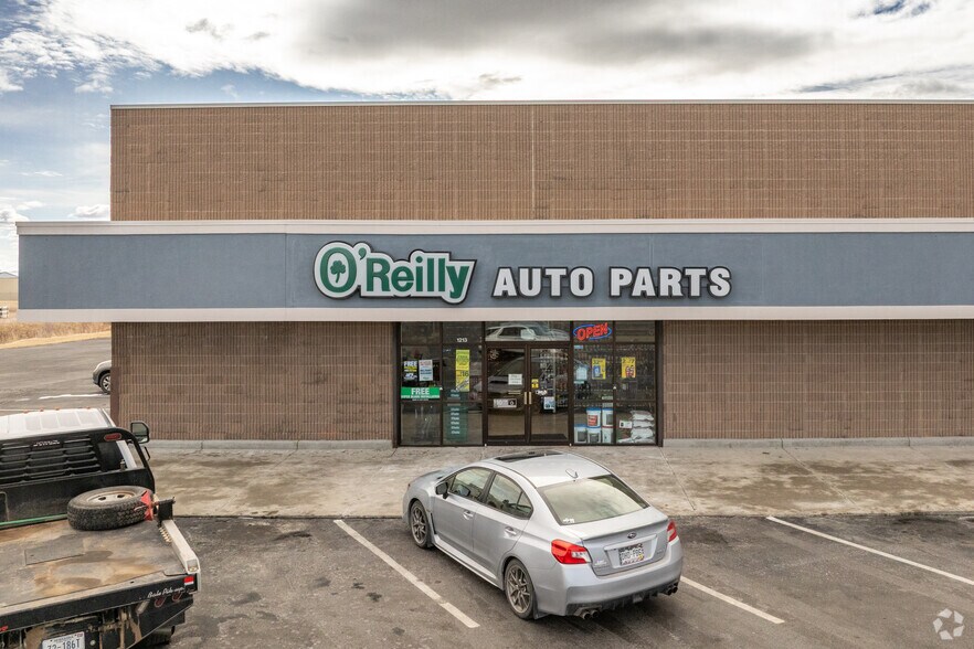 More Photos Of 1350 W Main St, Sterling Unknown For Lease