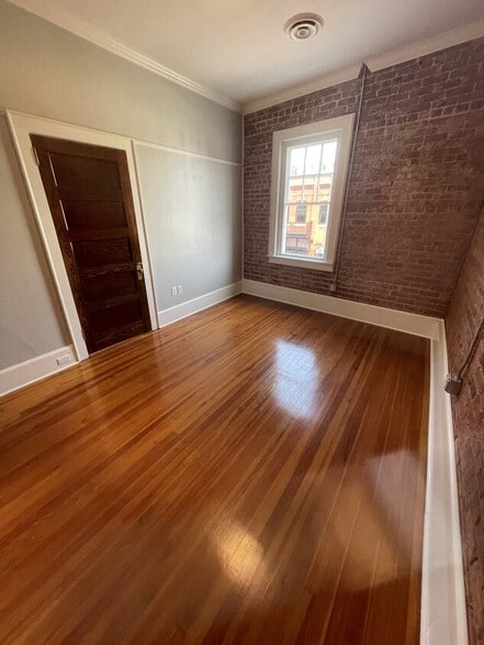 More Photos Of 121-129 N Main St, Mooresville Storefront Retail Office For Lease