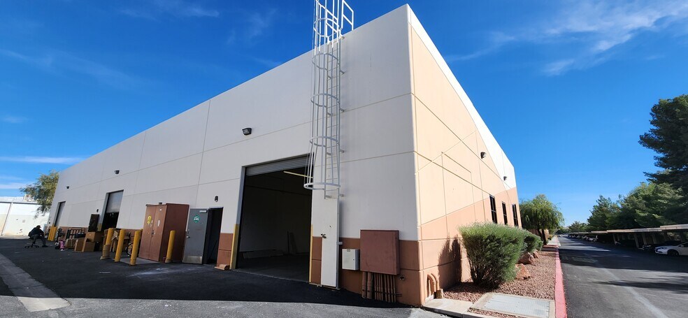 More Photos Of 4135 N Rancho Dr, Las Vegas Light Distribution For Lease
