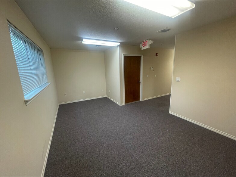 More Photos Of 17006 Seven Pines Dr, Spring Unknown For Lease