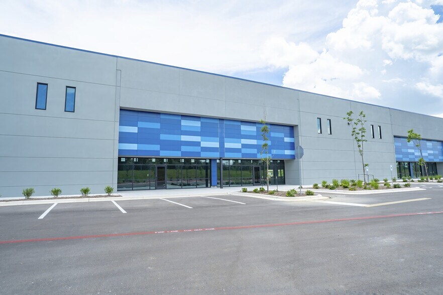 More Photos Of 15508 Impact Way, Pflugerville Warehouse For Lease