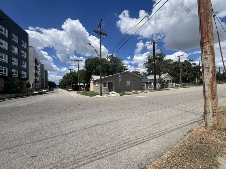 Primary Photo Of 101 E Carson St, San Antonio Restaurant For Sale