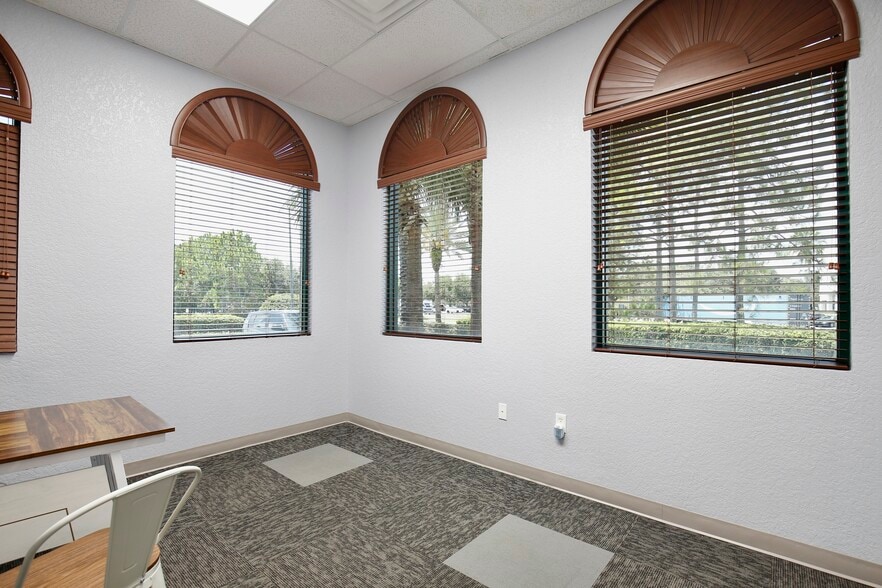 More Photos Of 6881 Kingspointe Pky, Orlando Flex For Sale