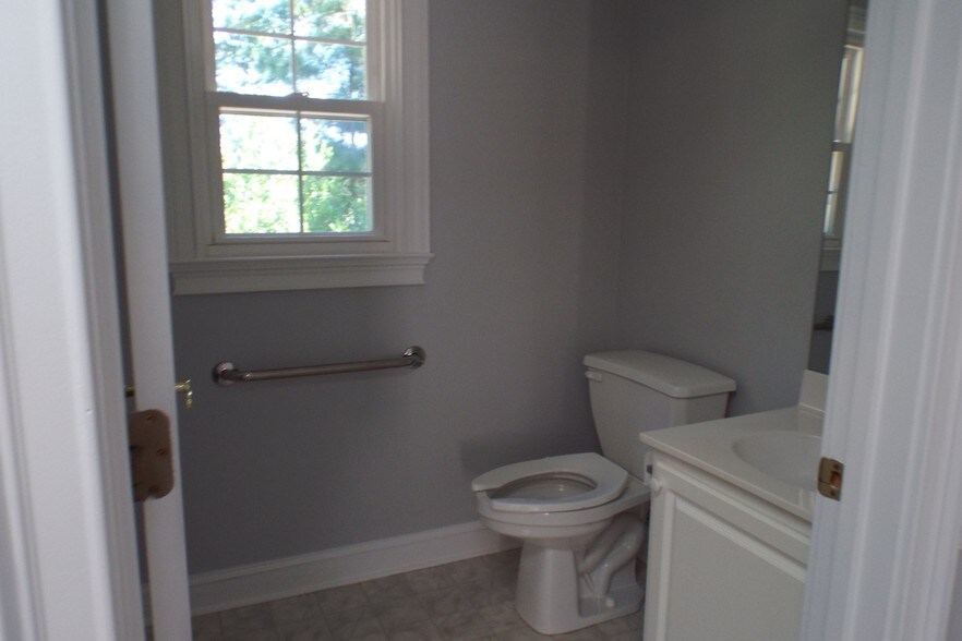 More Photos Of 115 Samaritan Dr, Cumming Medical For Lease