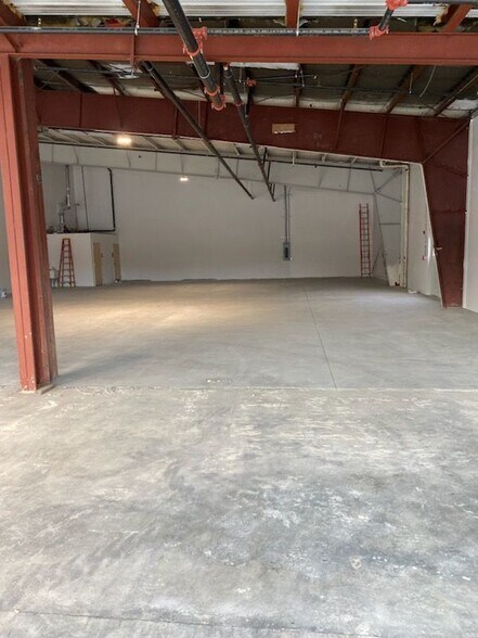 More Photos Of 147 Samoset St, Plymouth Storefront For Lease