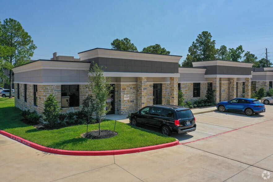Primary Photo Of 633 E Fernhurst Dr, Katy Medical For Lease
